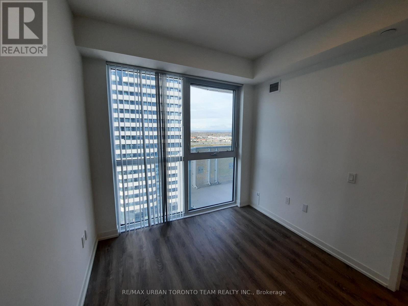 1815 - 8 Interchange Way, Vaughan, Ontario  L4K 5Z7 - Photo 10 - N12552070