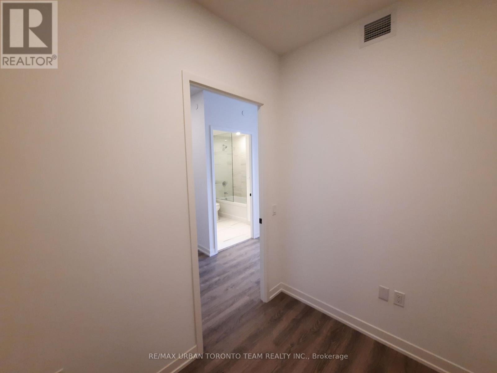 1815 - 8 Interchange Way, Vaughan, Ontario  L4K 5Z7 - Photo 14 - N12552070