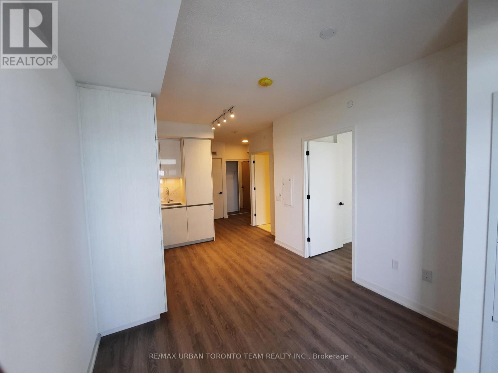 1815 - 8 Interchange Way, Vaughan, Ontario  L4K 5Z7 - Photo 3 - N12552070