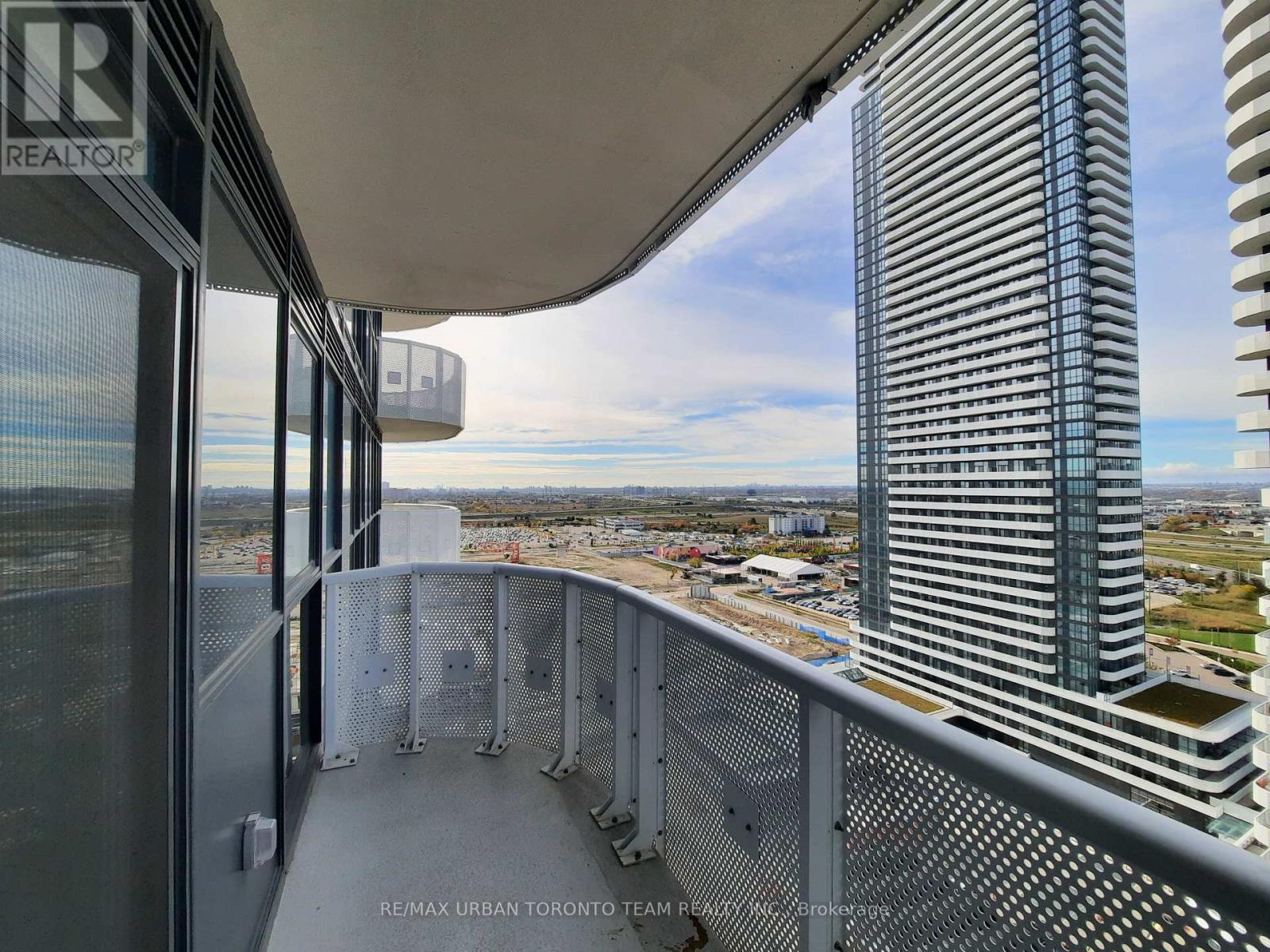 1815 - 8 Interchange Way, Vaughan, Ontario  L4K 5Z7 - Photo 8 - N12552070