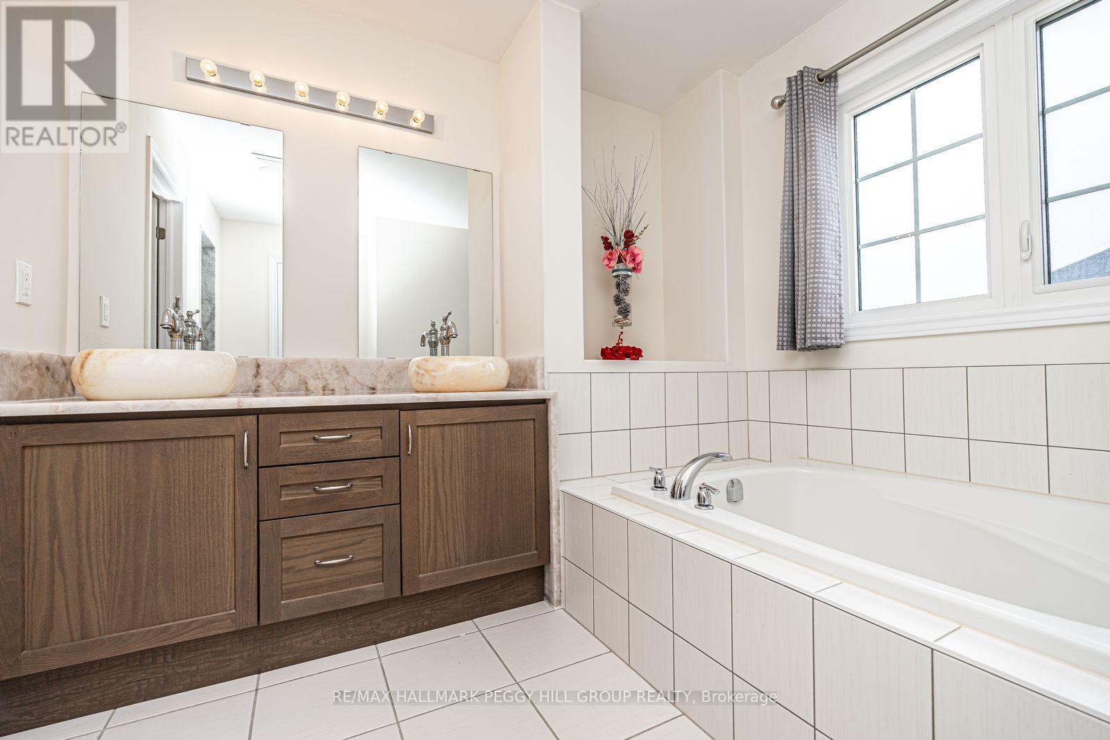 3027 Monarch Drive, Orillia, Ontario  L3V 8K3 - Photo 10 - S12552050