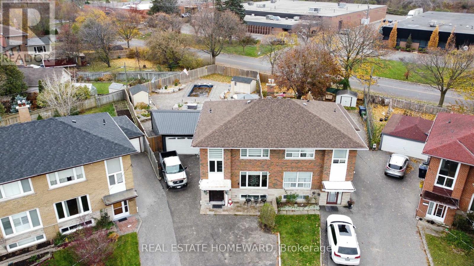 18 Wyndcliff Crescent, Toronto, Ontario  M4A 2K1 - Photo 2 - C12548804