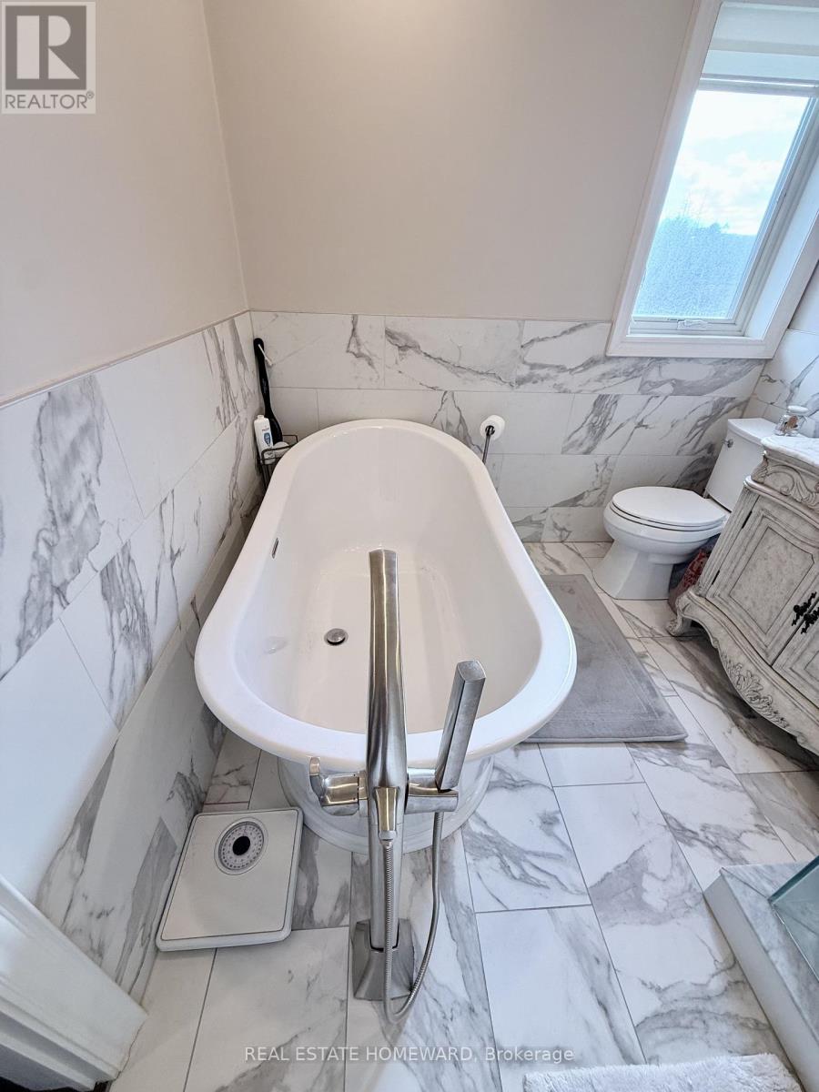 18 Wyndcliff Crescent, Toronto, Ontario  M4A 2K1 - Photo 30 - C12548804