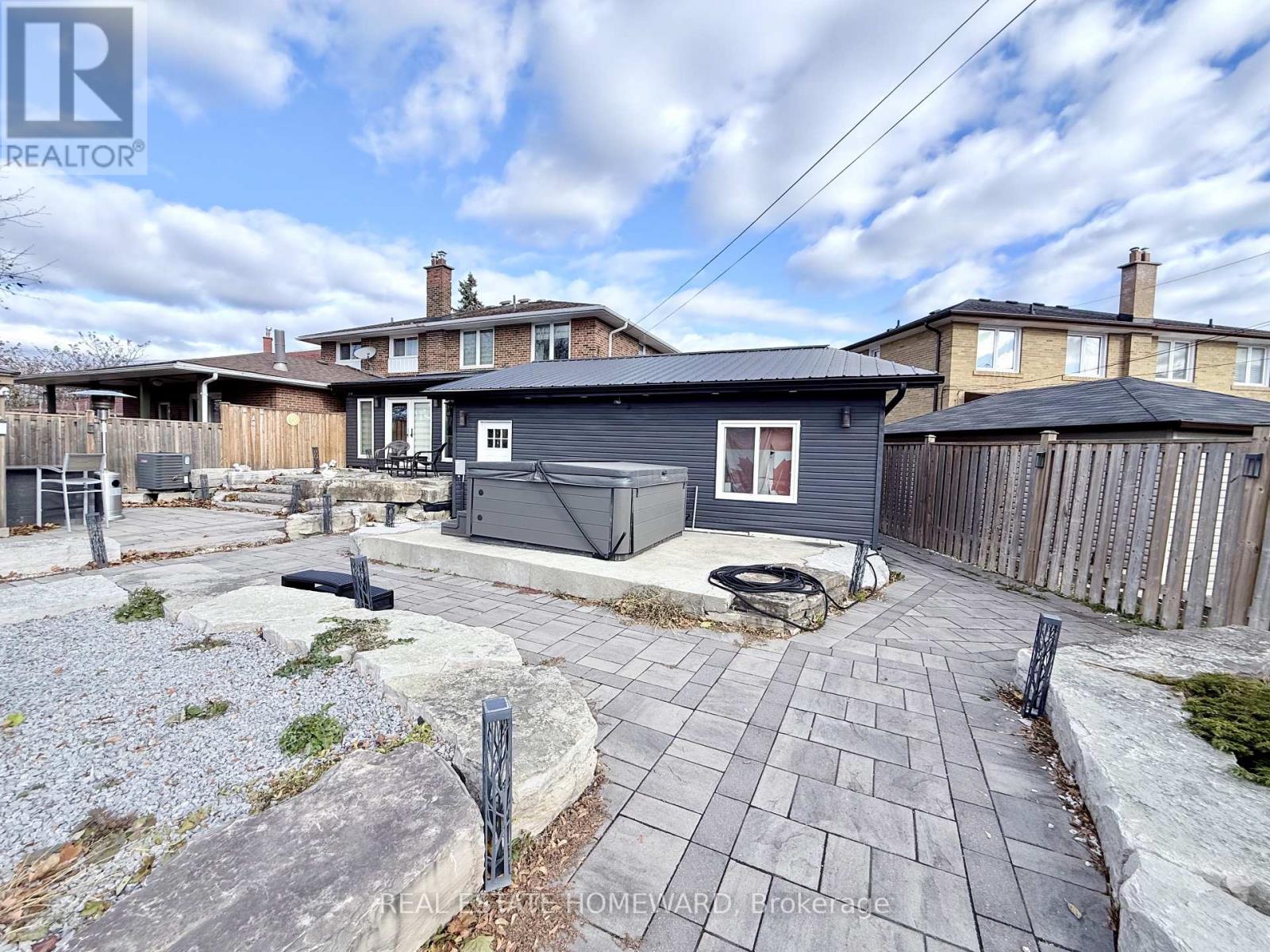 18 Wyndcliff Crescent, Toronto, Ontario  M4A 2K1 - Photo 8 - C12548804