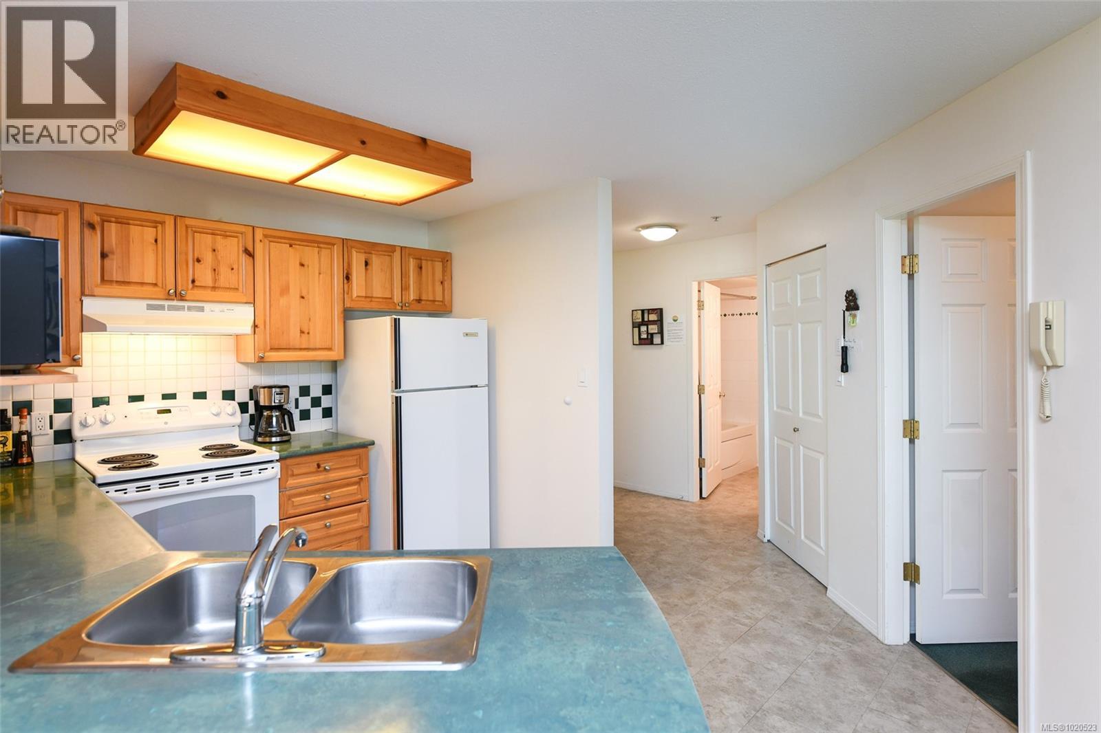 217 1320 Henry Rd, Courtenay, British Columbia  V9J 1L0 - Photo 5 - 1020523