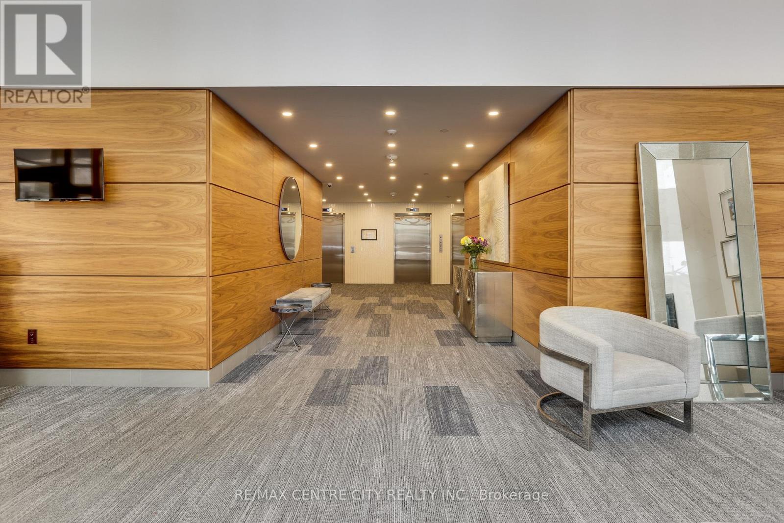 1004 - 505 Talbot Street, London East, Ontario N6A 2N6 - Photo 2 - X12552228