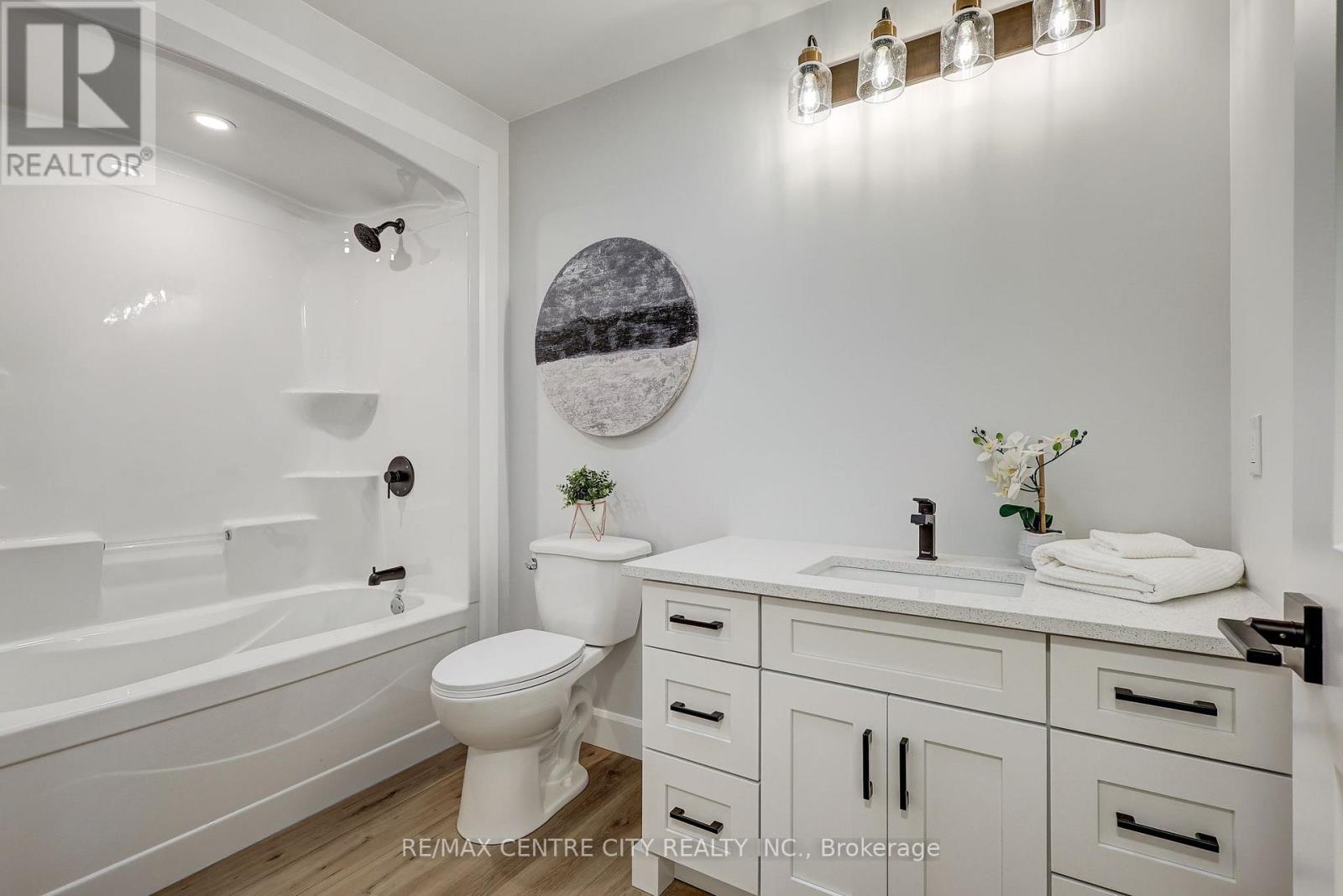 56081 Maverick Court, Bayham, Ontario  N0J 1Y0 - Photo 12 - X12552244