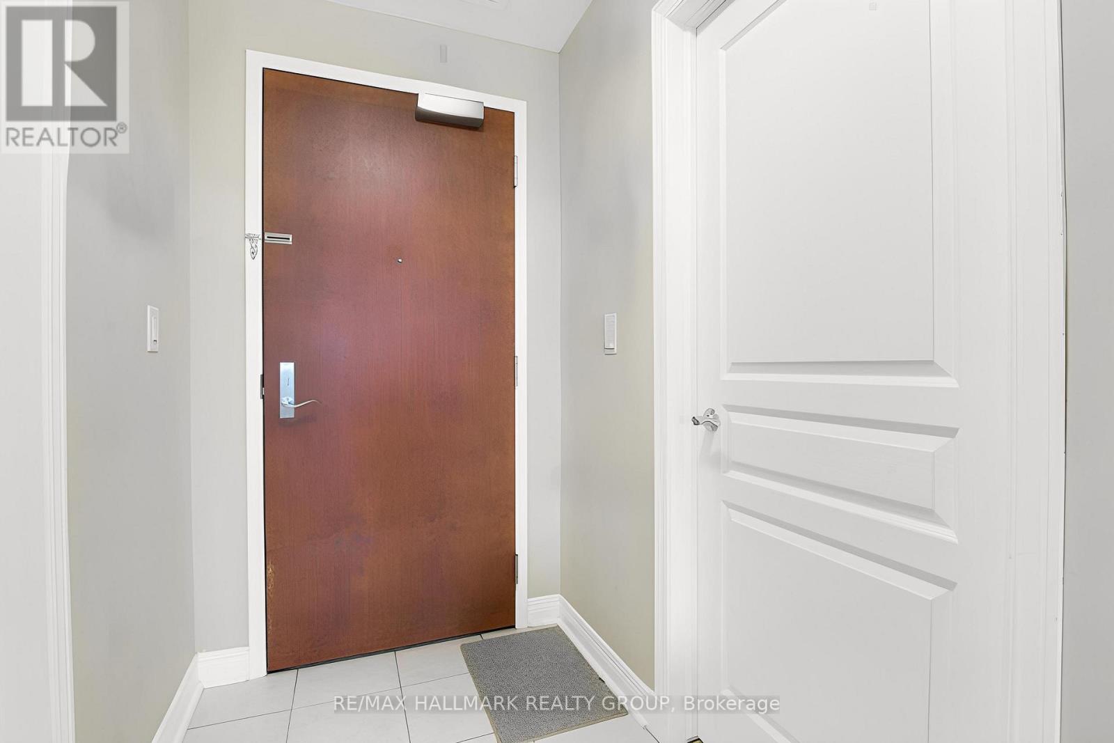 320 - 905 Beauparc Private, Ottawa, Ontario K1J 0A2 - Photo 8 - X12552162