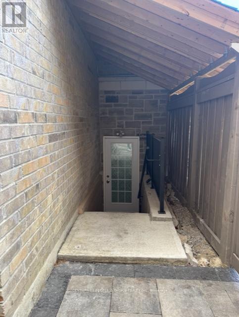 Bsmt - 19 John Carroll Drive, Brampton, Ontario  L6P 4K5 - Photo 2 - W12551992