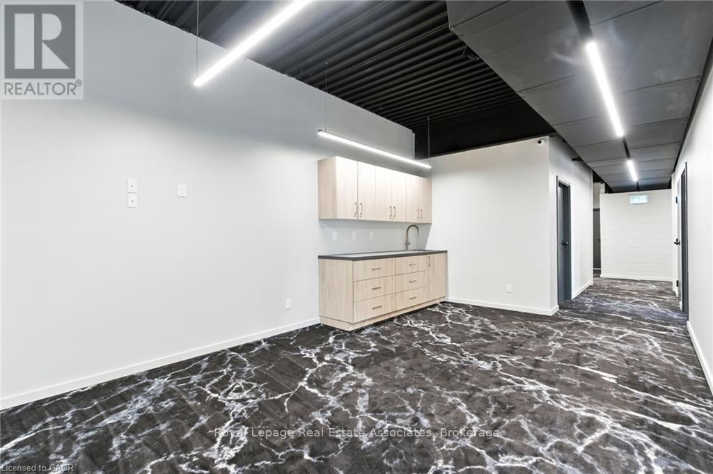 205 - 1232 Northside Road, Burlington, Ontario  L7M 1H6 - Photo 4 - W12552002