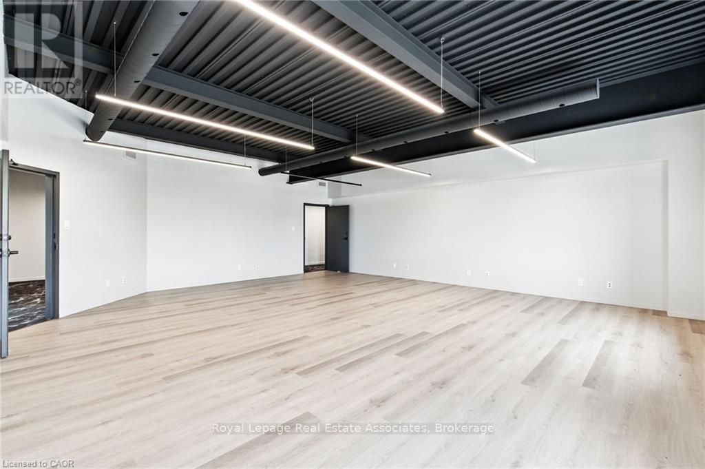 204 - 1232 Northside Road, Burlington, Ontario  L7M 1H6 - Photo 1 - W12552010