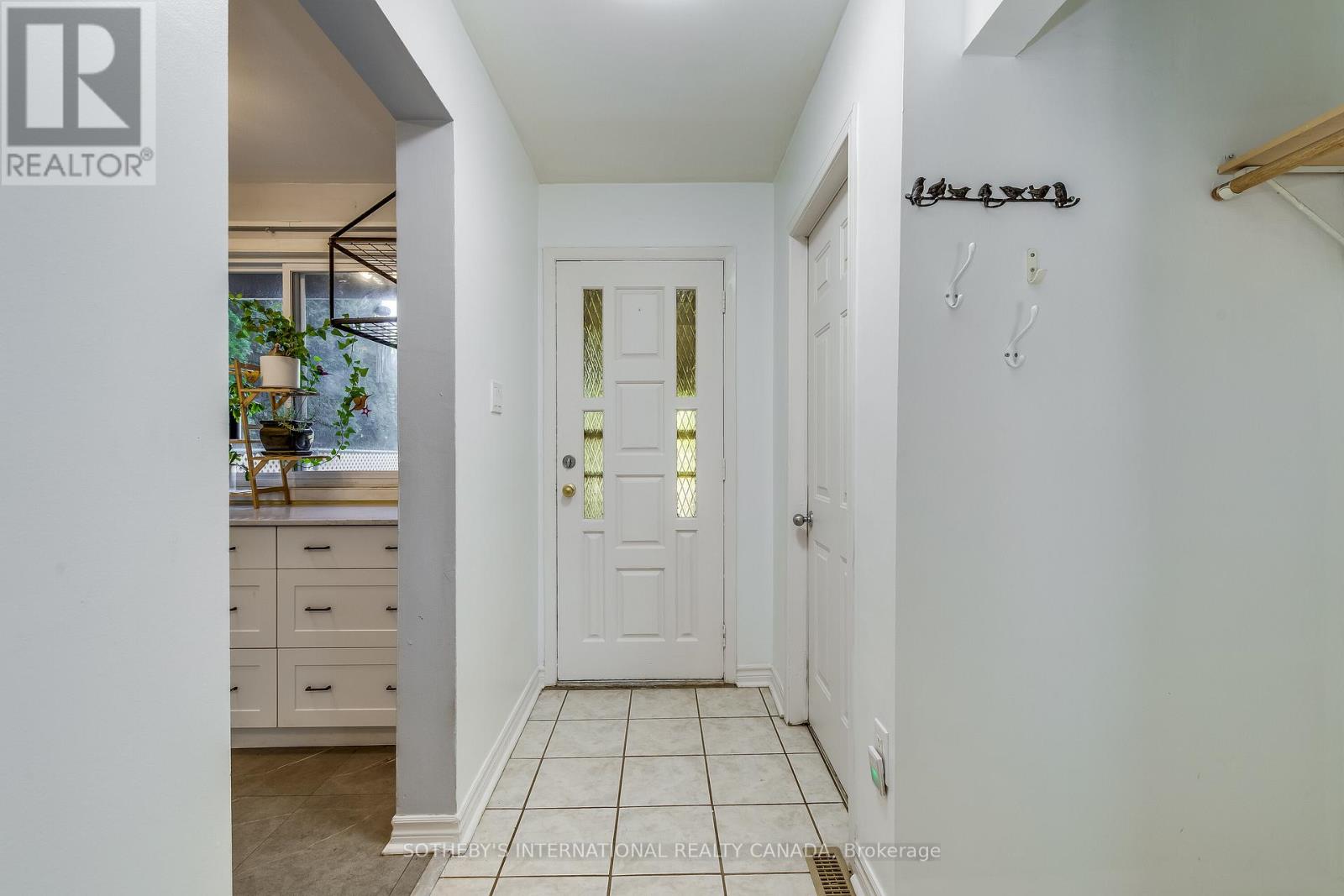 88 Harridine Road, Brampton, Ontario  L6X 2X2 - Photo 5 - W12552082