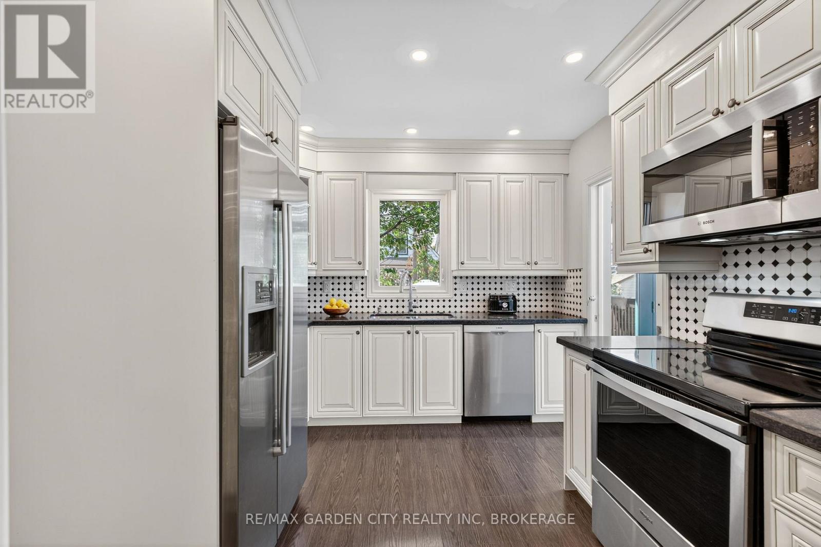 133 Connaught Avenue N, Hamilton, Ontario L8L 6Z2 - Photo 11 - X12552280