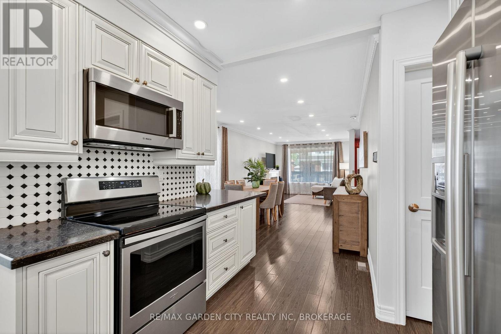 133 Connaught Avenue N, Hamilton, Ontario L8L 6Z2 - Photo 13 - X12552280