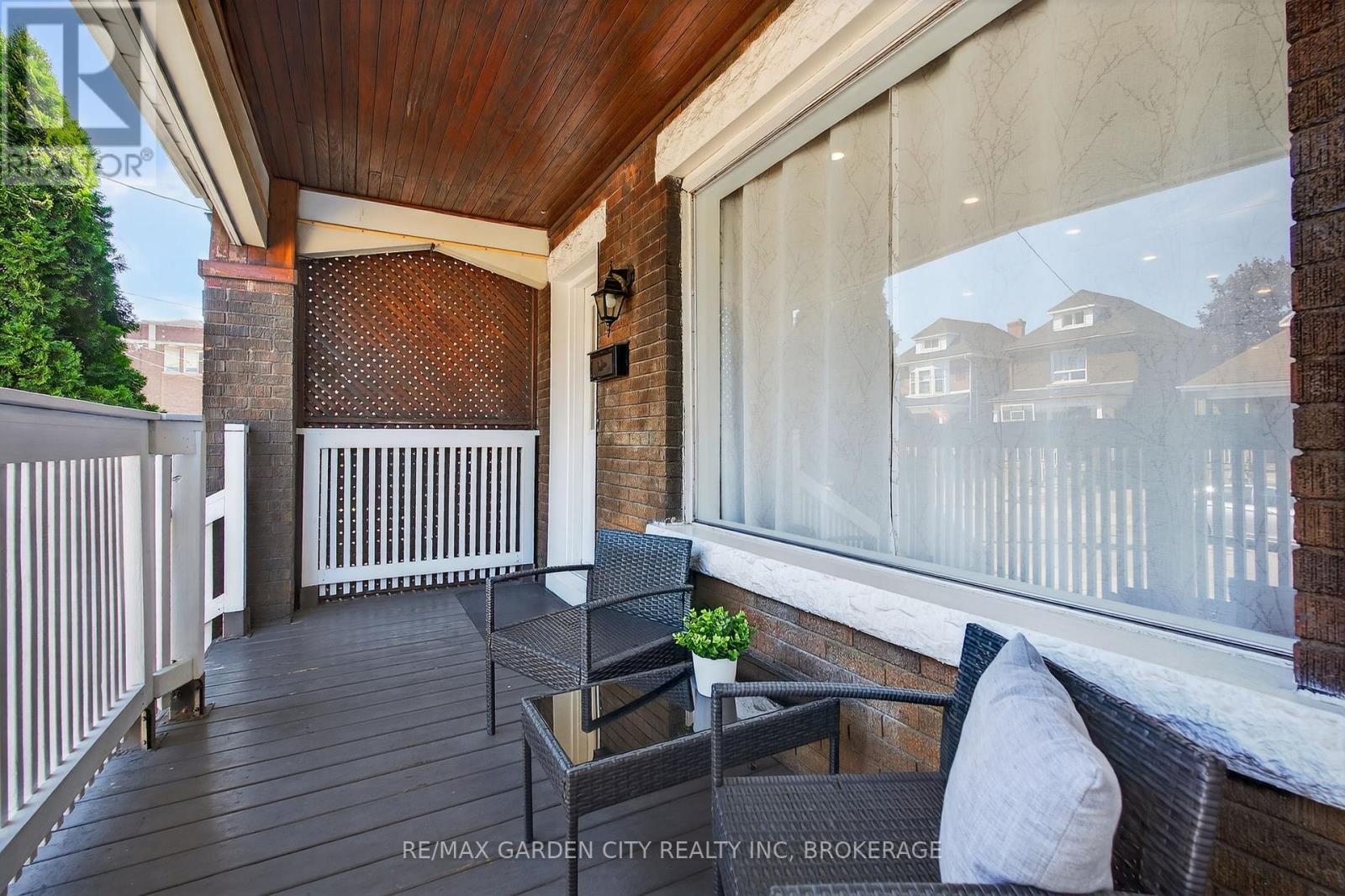 133 Connaught Avenue N, Hamilton, Ontario L8L 6Z2 - Photo 2 - X12552280