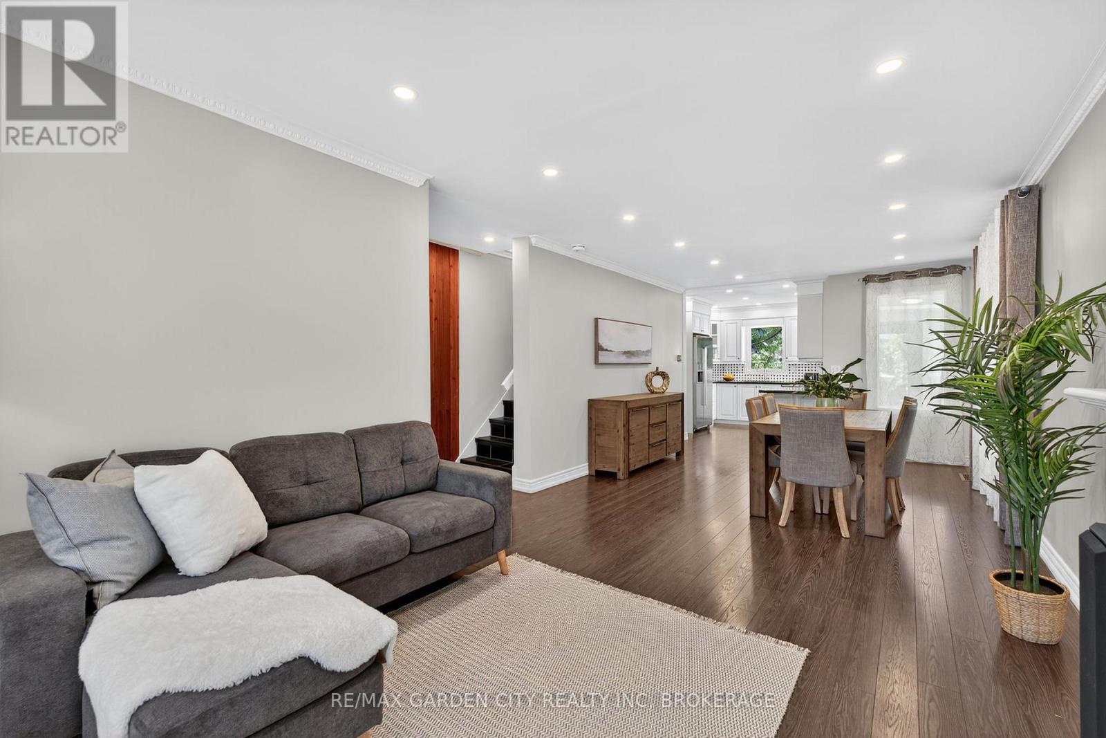 133 Connaught Avenue N, Hamilton, Ontario L8L 6Z2 - Photo 4 - X12552280