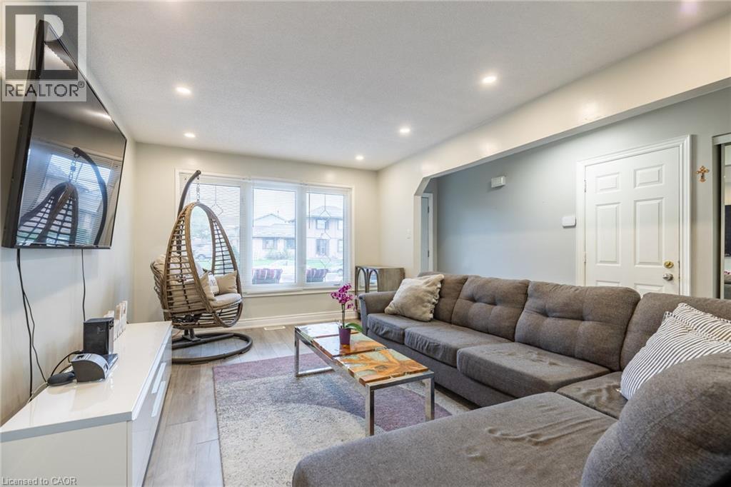 5 Twinoaks Crescent, Stoney Creek, Ontario L8J 2E6 - Photo 5 - 40788829