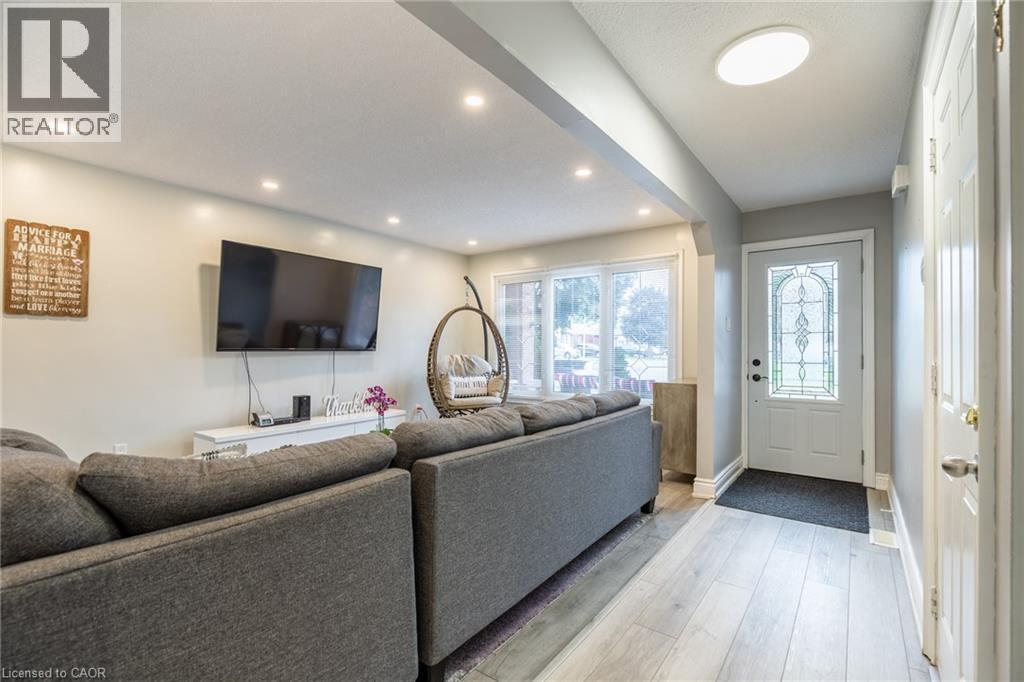 5 Twinoaks Crescent, Stoney Creek, Ontario L8J 2E6 - Photo 6 - 40788829