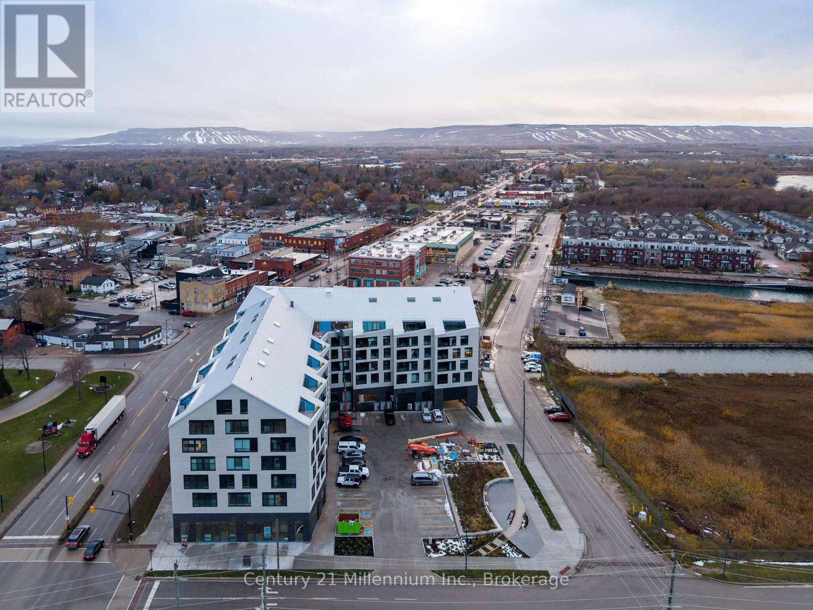 416 - 31 Huron Street, Collingwood, Ontario L9Y 0E8 - Photo 2 - S12552108