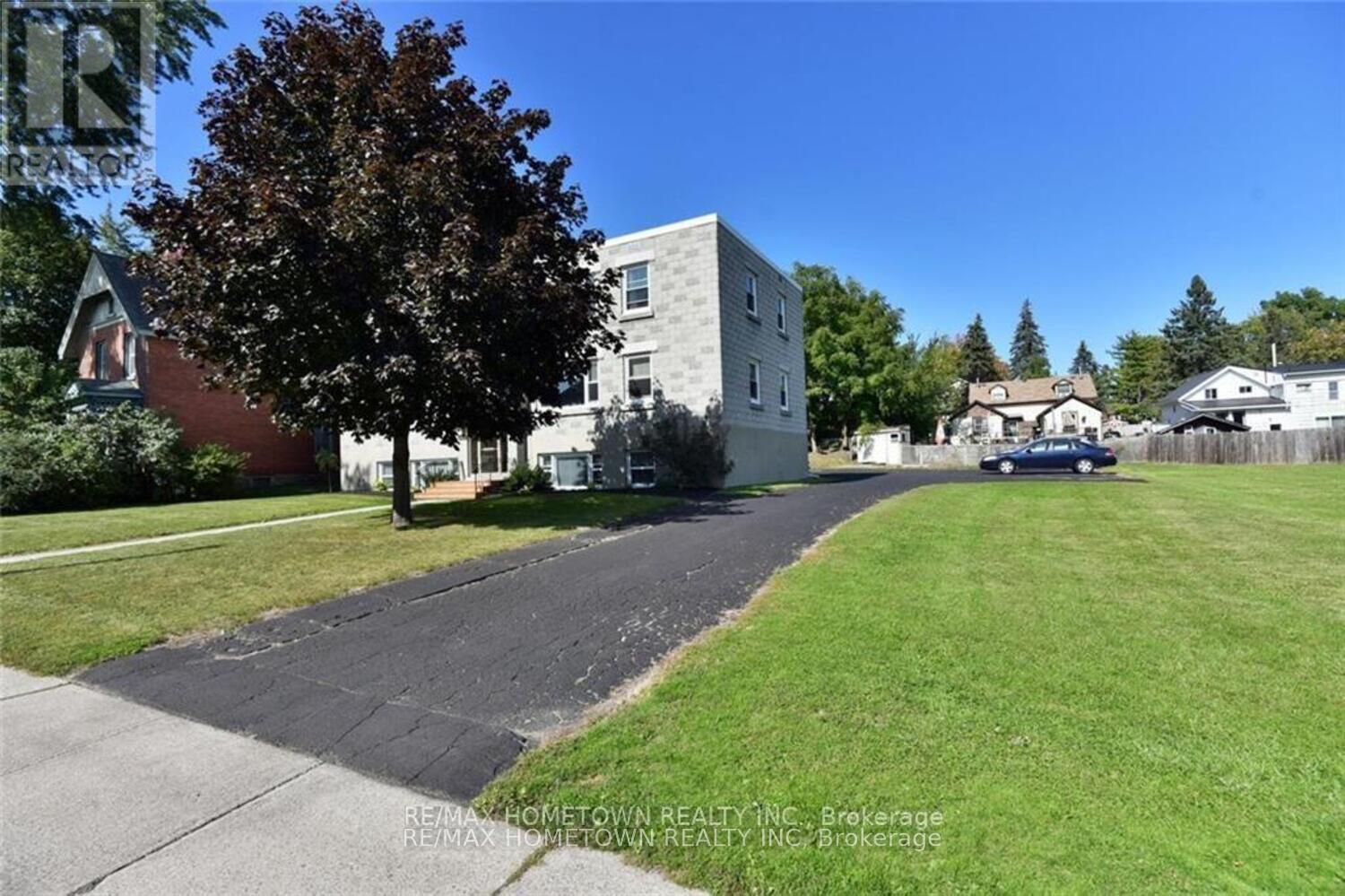 134 Pine Street, Brockville, Ontario  K6V 1H3 - Photo 2 - X12552130