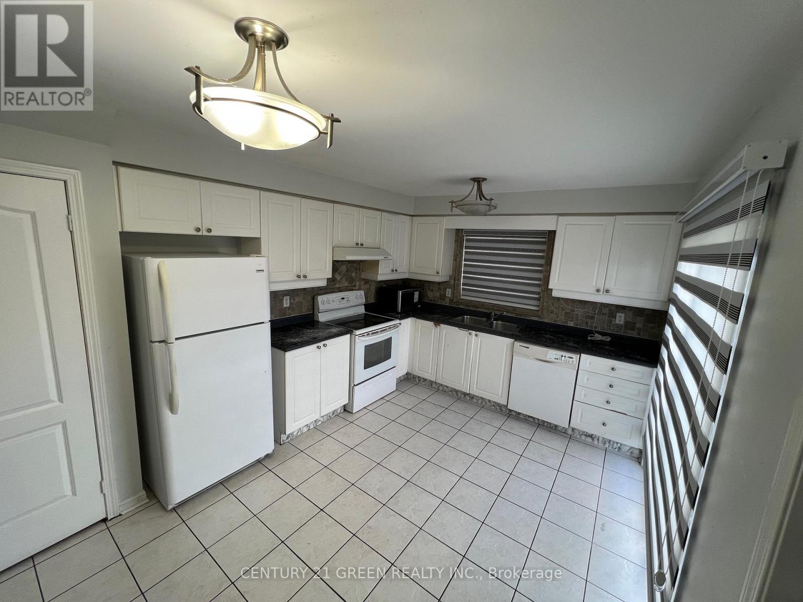 22 Morgandale Road, Brampton, Ontario  L7A 2K1 - Photo 2 - W12547448