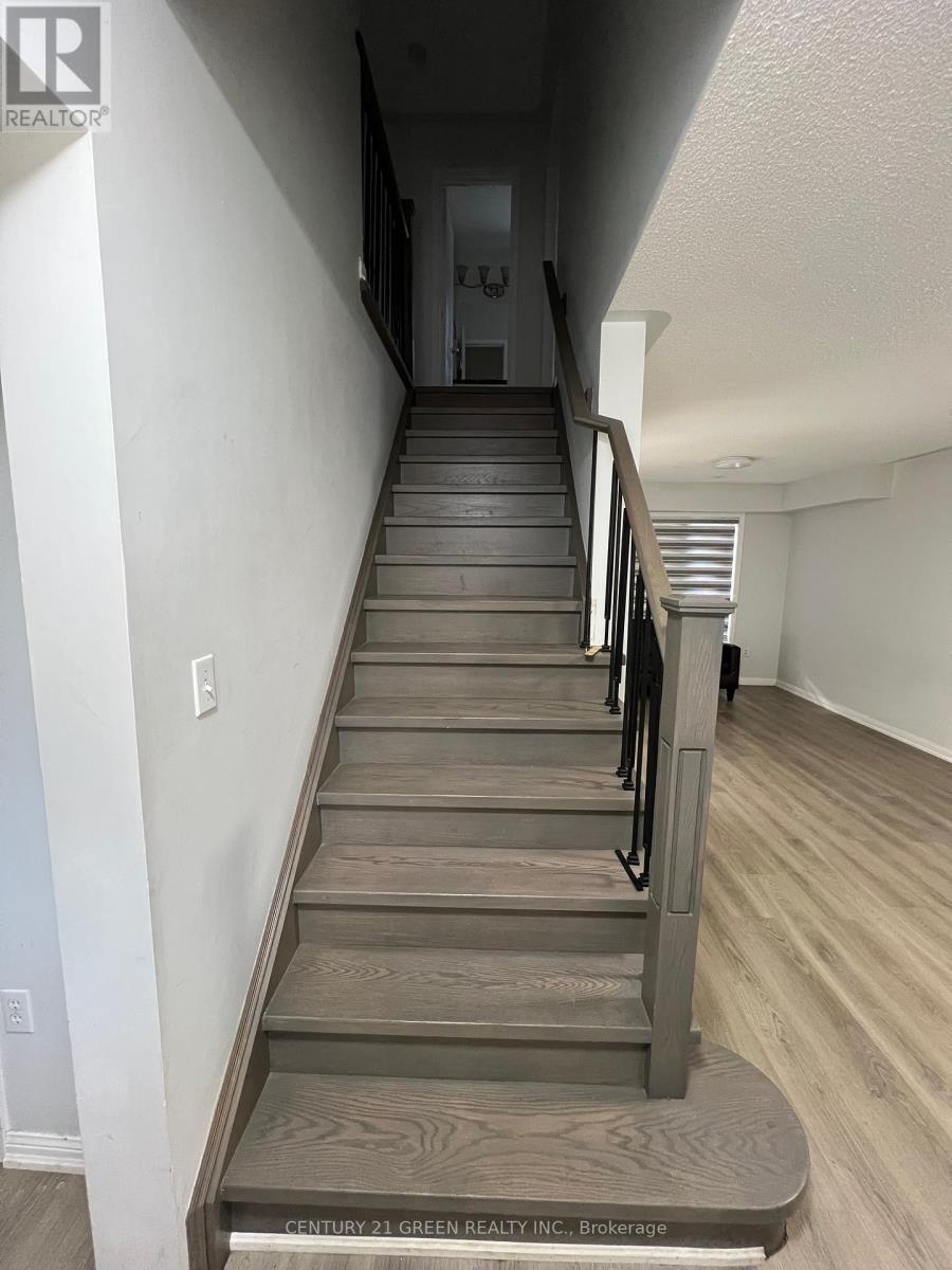 22 Morgandale Road, Brampton, Ontario  L7A 2K1 - Photo 5 - W12547448