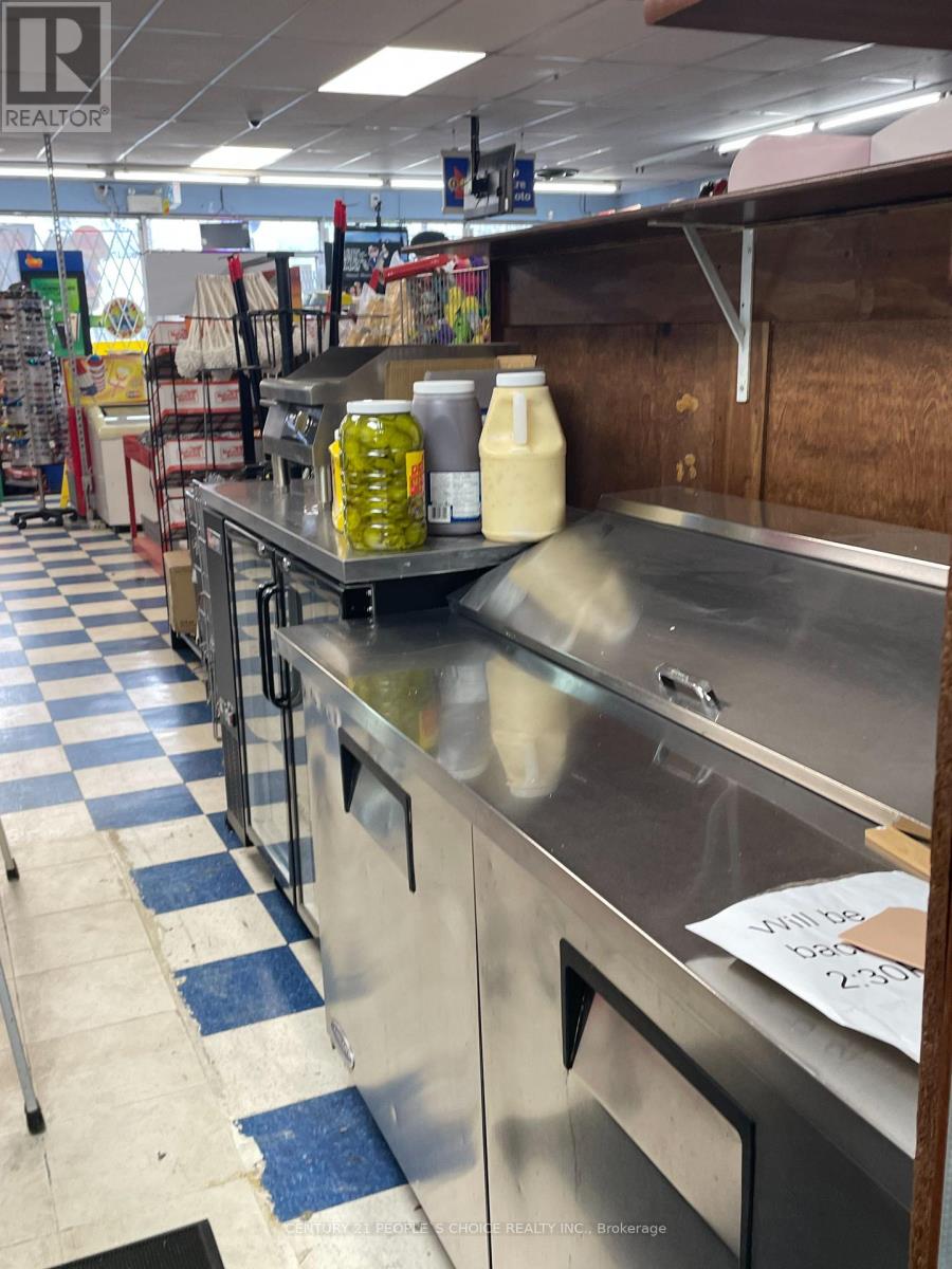 Bigbee Convenience - 4497 Drummond Road, Niagara Falls, Ontario  L2E 6C5 - Photo 10 - X12552028