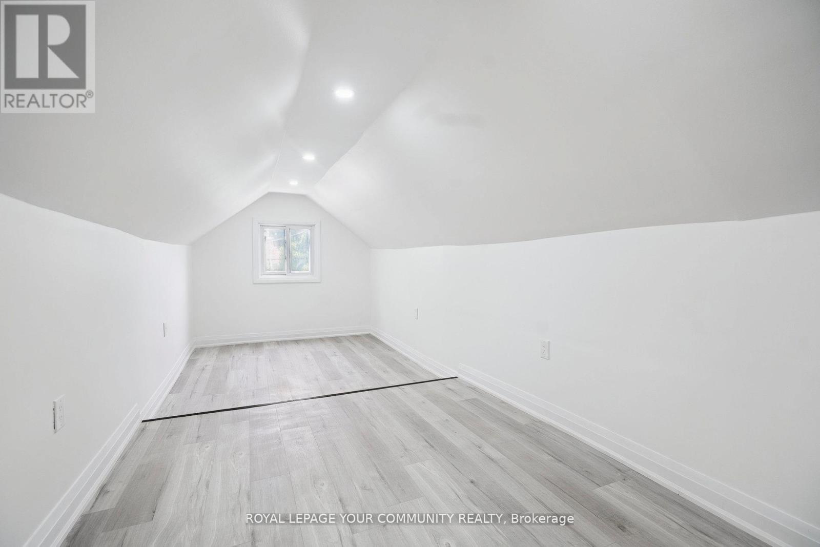 8 Merchison Avenue, Hamilton, Ontario  L8H 3C9 - Photo 18 - X12552030