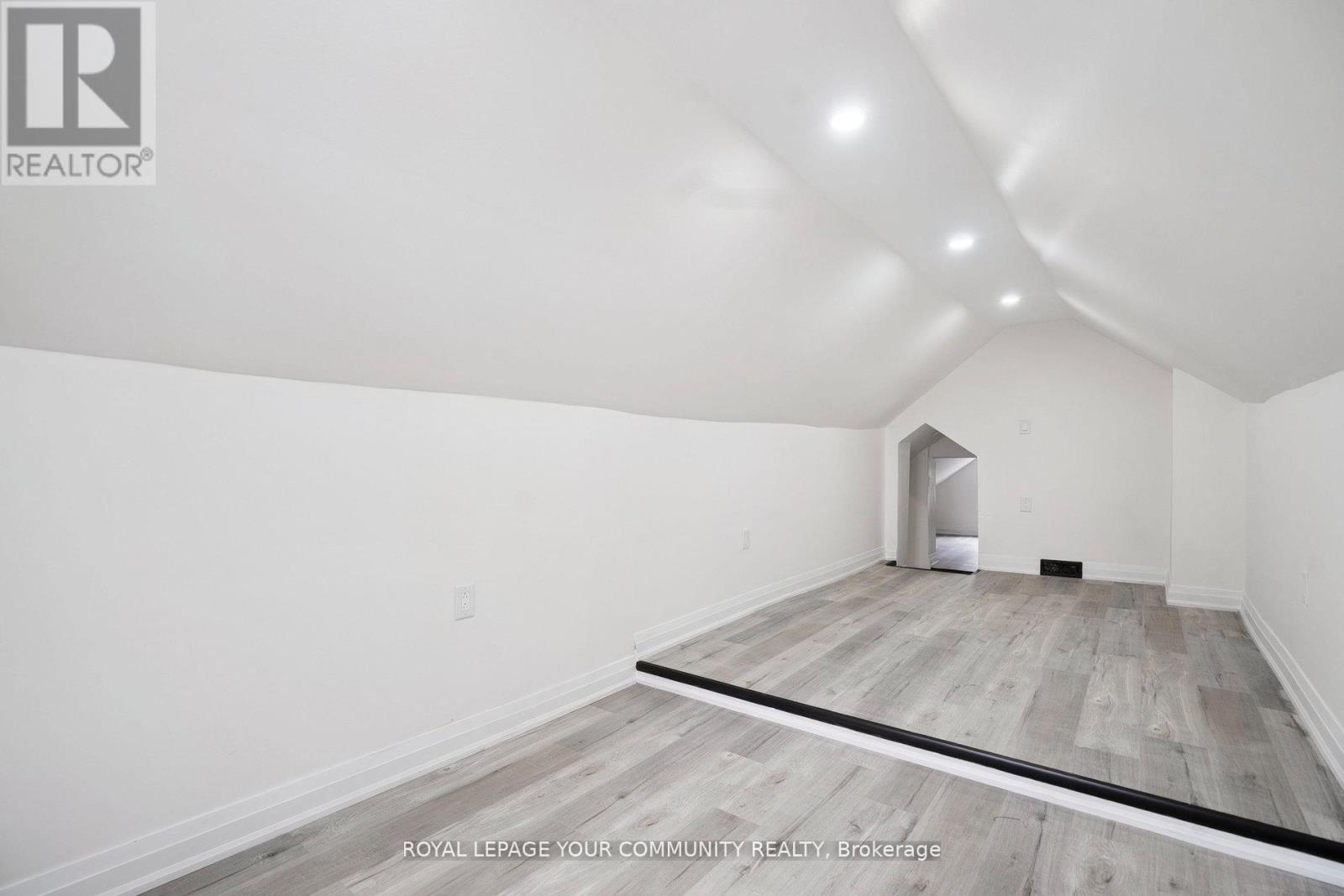 8 Merchison Avenue, Hamilton, Ontario  L8H 3C9 - Photo 19 - X12552030