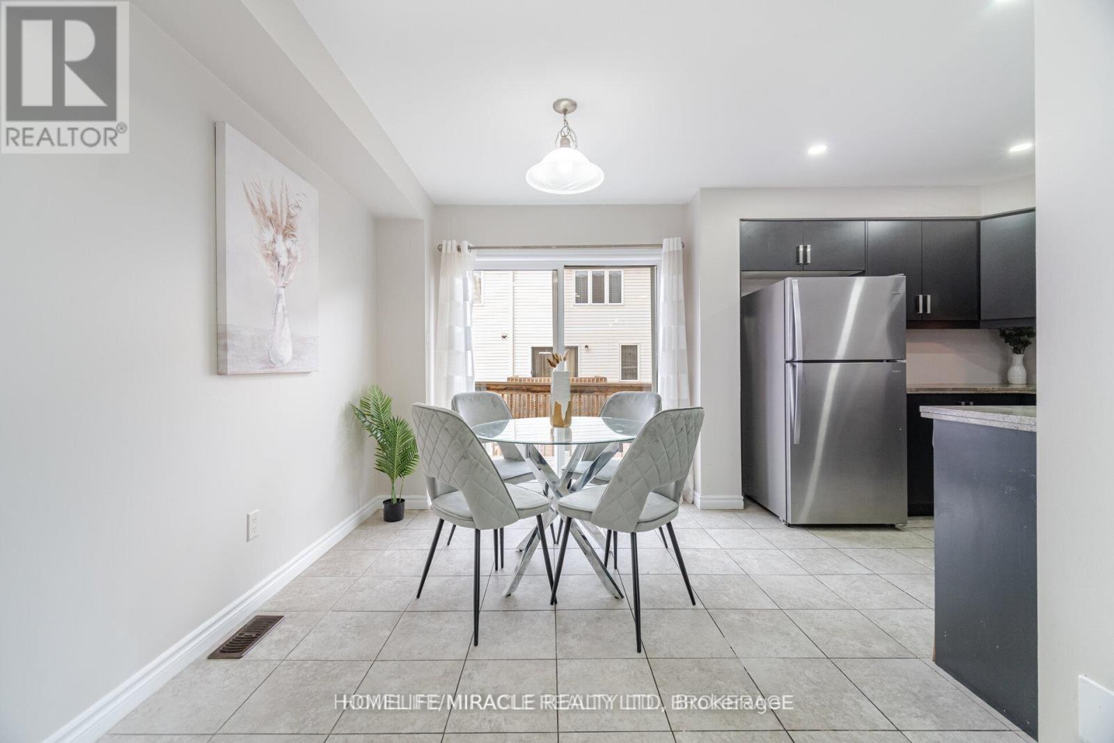 18 Kenridge Terrace, Hamilton, Ontario  L8J 0G4 - Photo 5 - X12552044