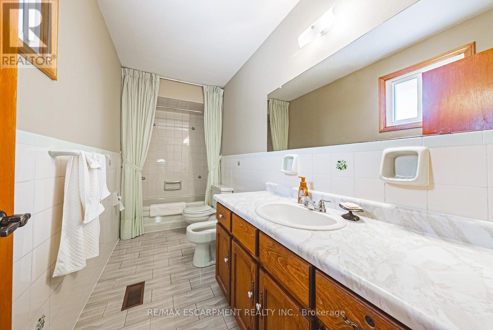 19 Hadeland Avenue, Hamilton, Ontario  L9C 6Z8 - Photo 22 - X12552076