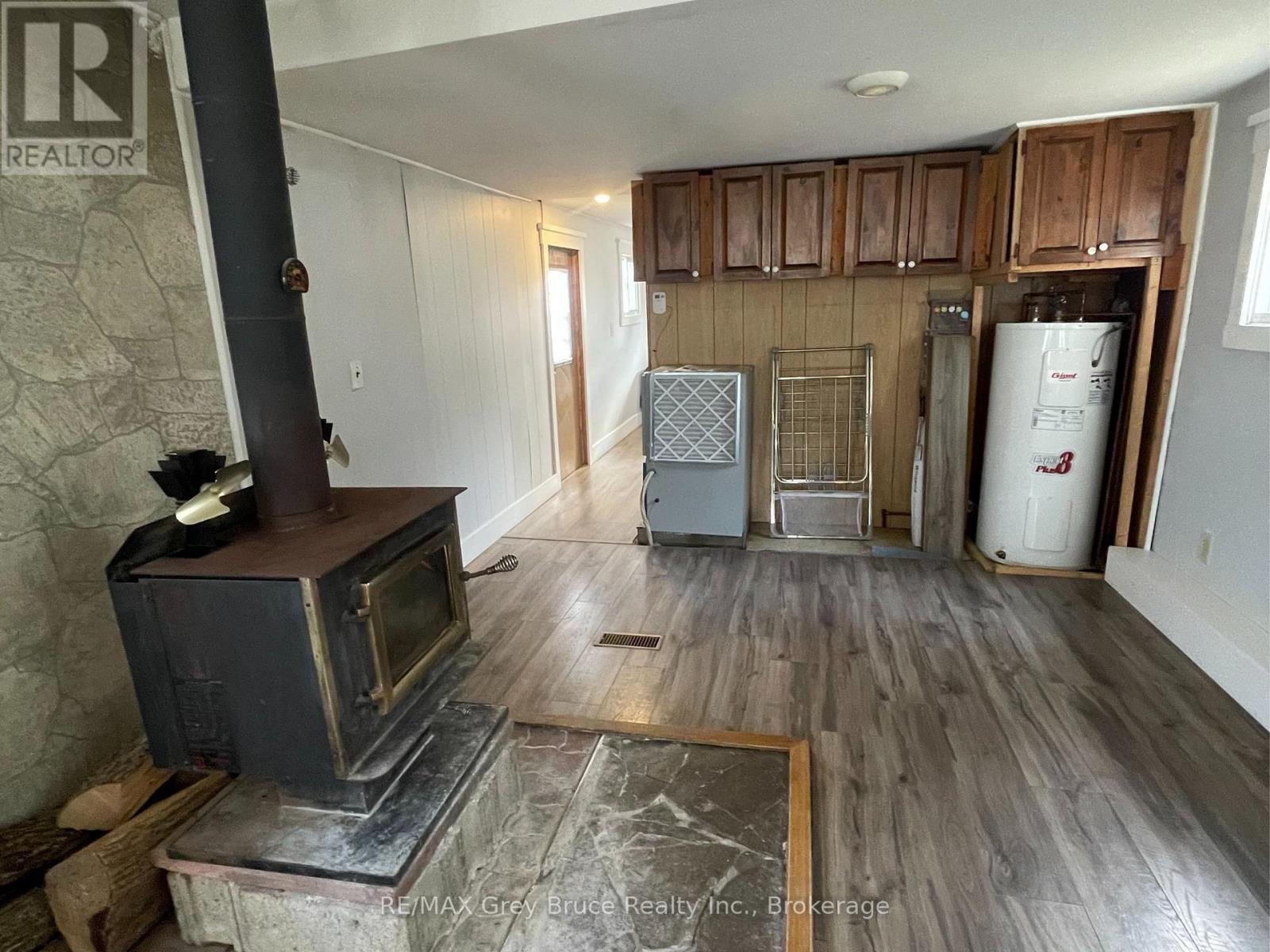 102 Grace Street W, Georgian Bluffs, Ontario  N0H 2N0 - Photo 10 - X12552168