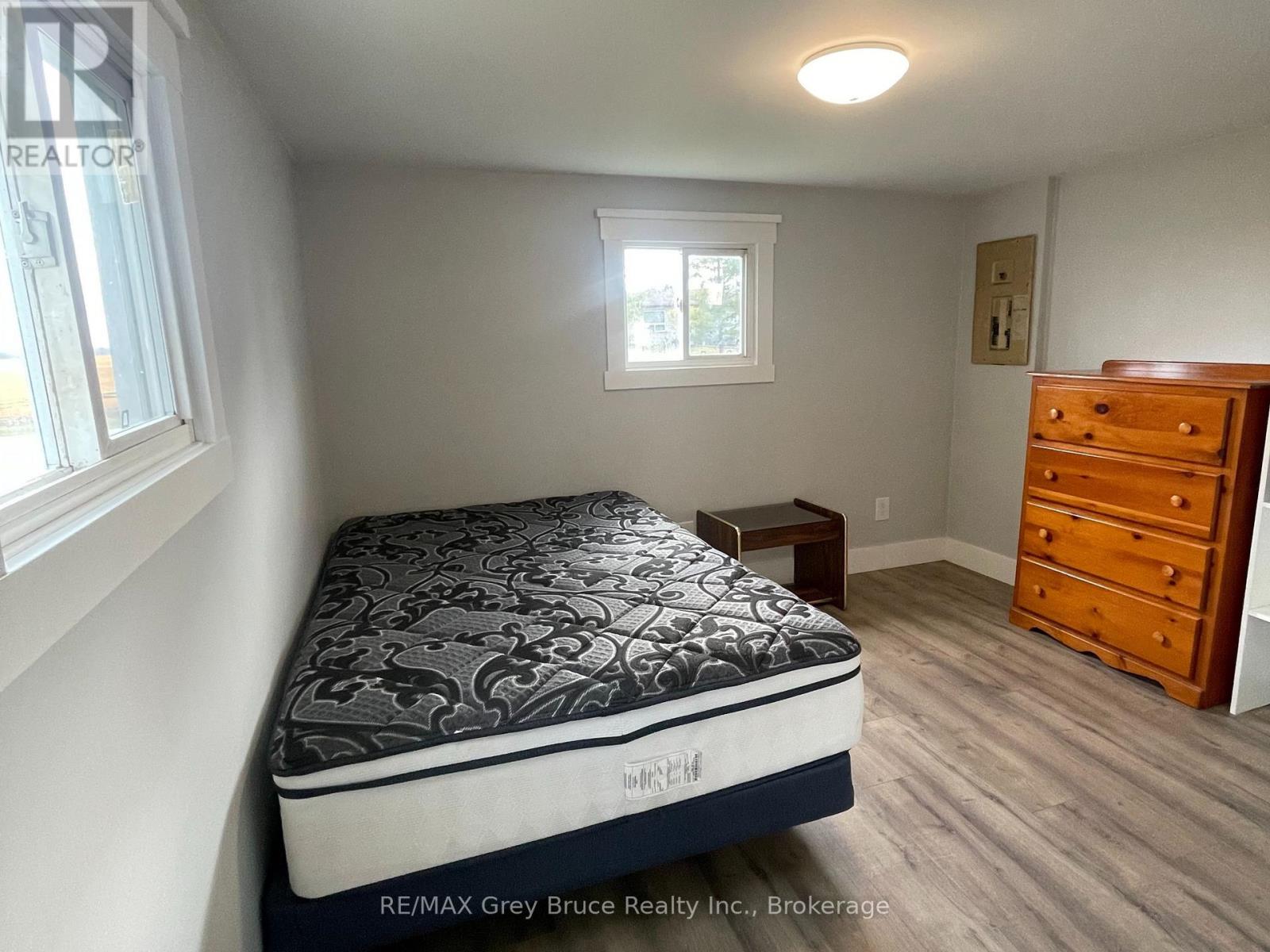 102 Grace Street W, Georgian Bluffs, Ontario  N0H 2N0 - Photo 12 - X12552168