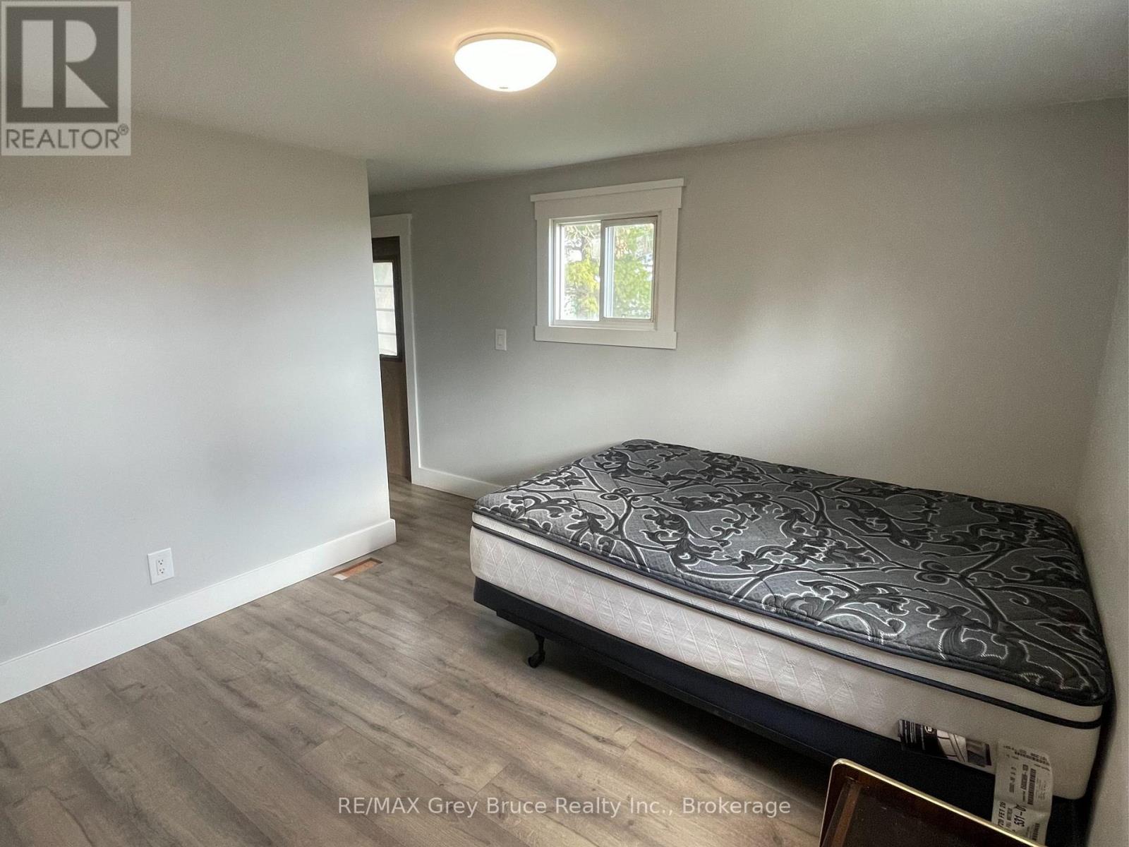 102 Grace Street W, Georgian Bluffs, Ontario  N0H 2N0 - Photo 13 - X12552168