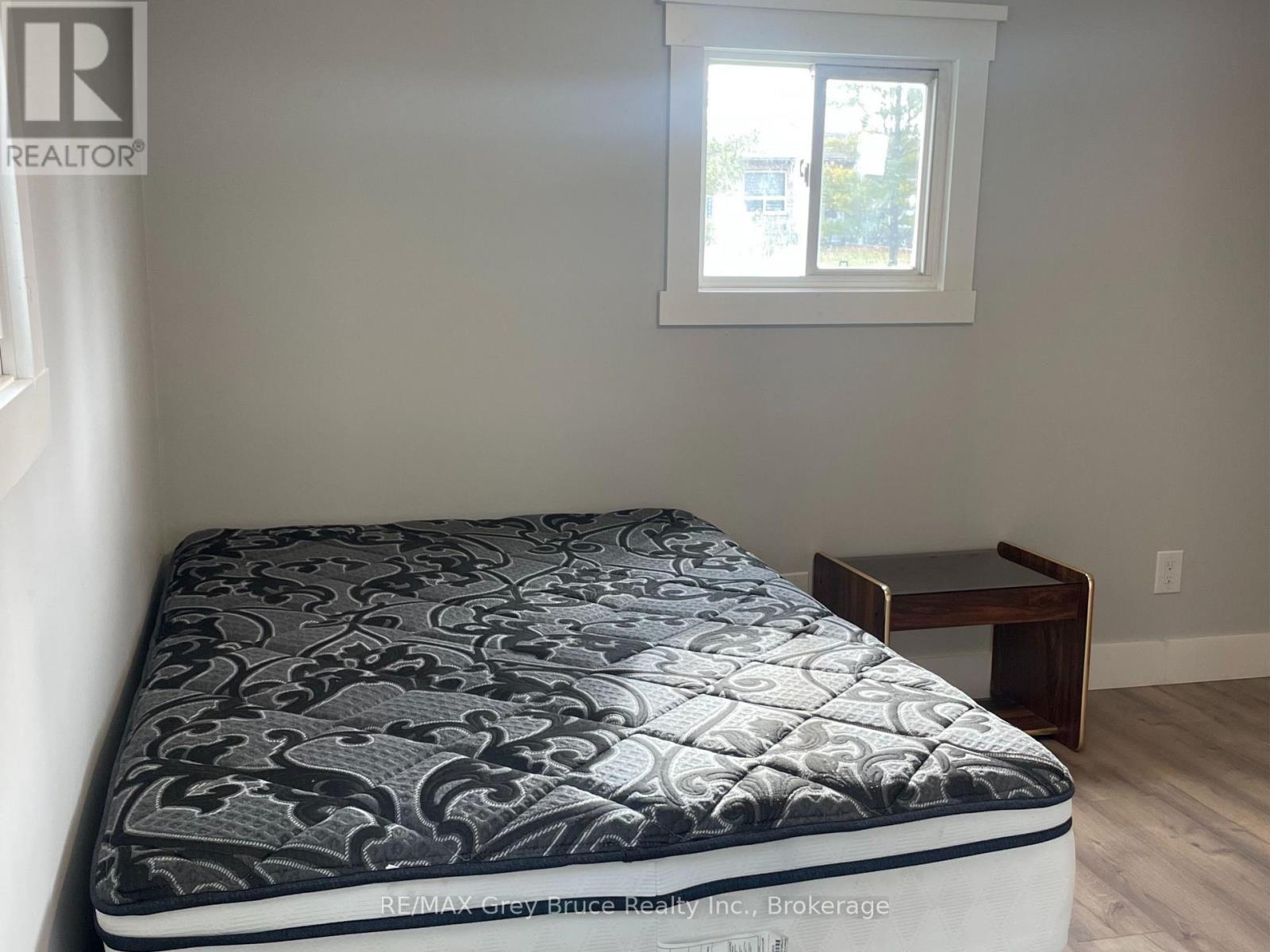 102 Grace Street W, Georgian Bluffs, Ontario  N0H 2N0 - Photo 14 - X12552168