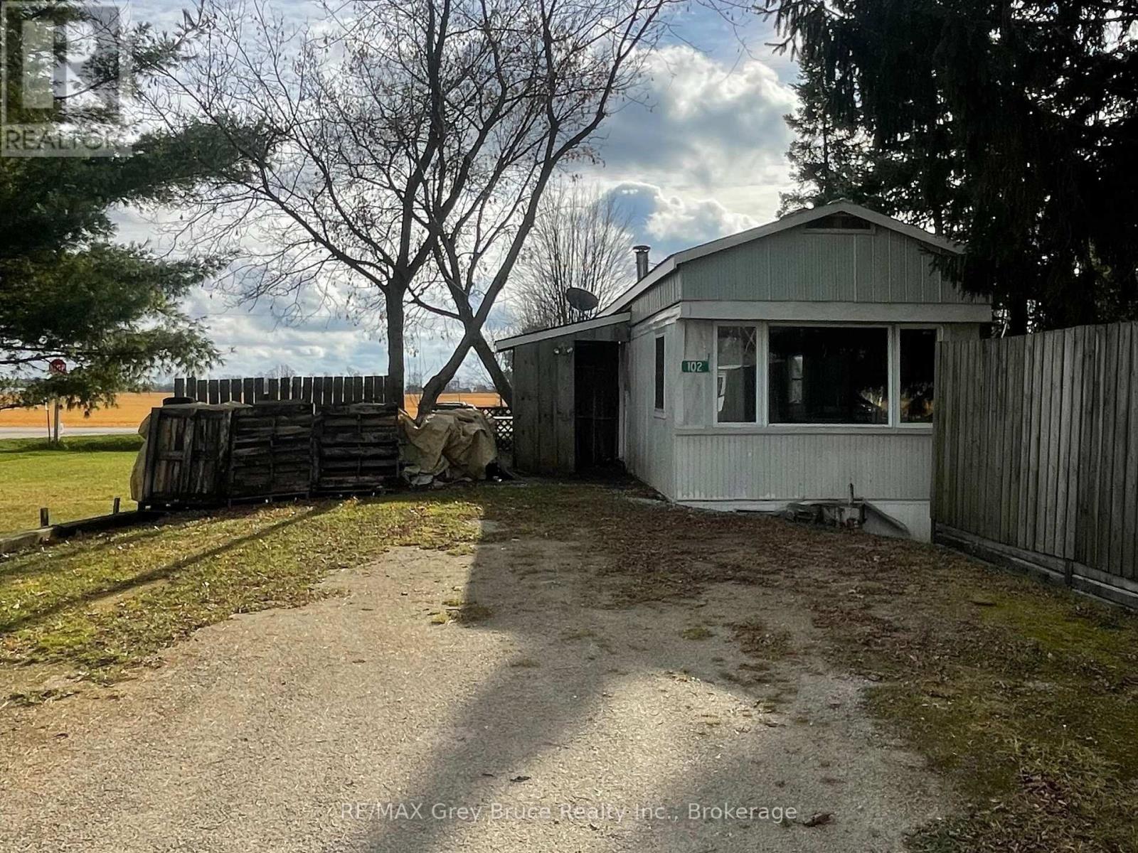 102 Grace Street W, Georgian Bluffs, Ontario  N0H 2N0 - Photo 17 - X12552168