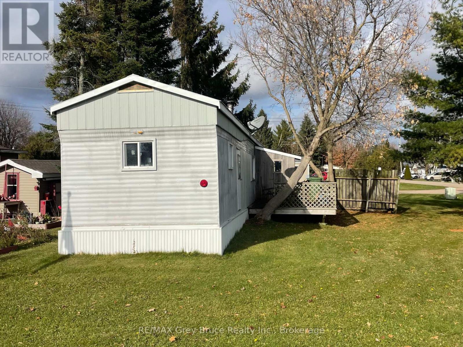 102 Grace Street W, Georgian Bluffs, Ontario  N0H 2N0 - Photo 19 - X12552168