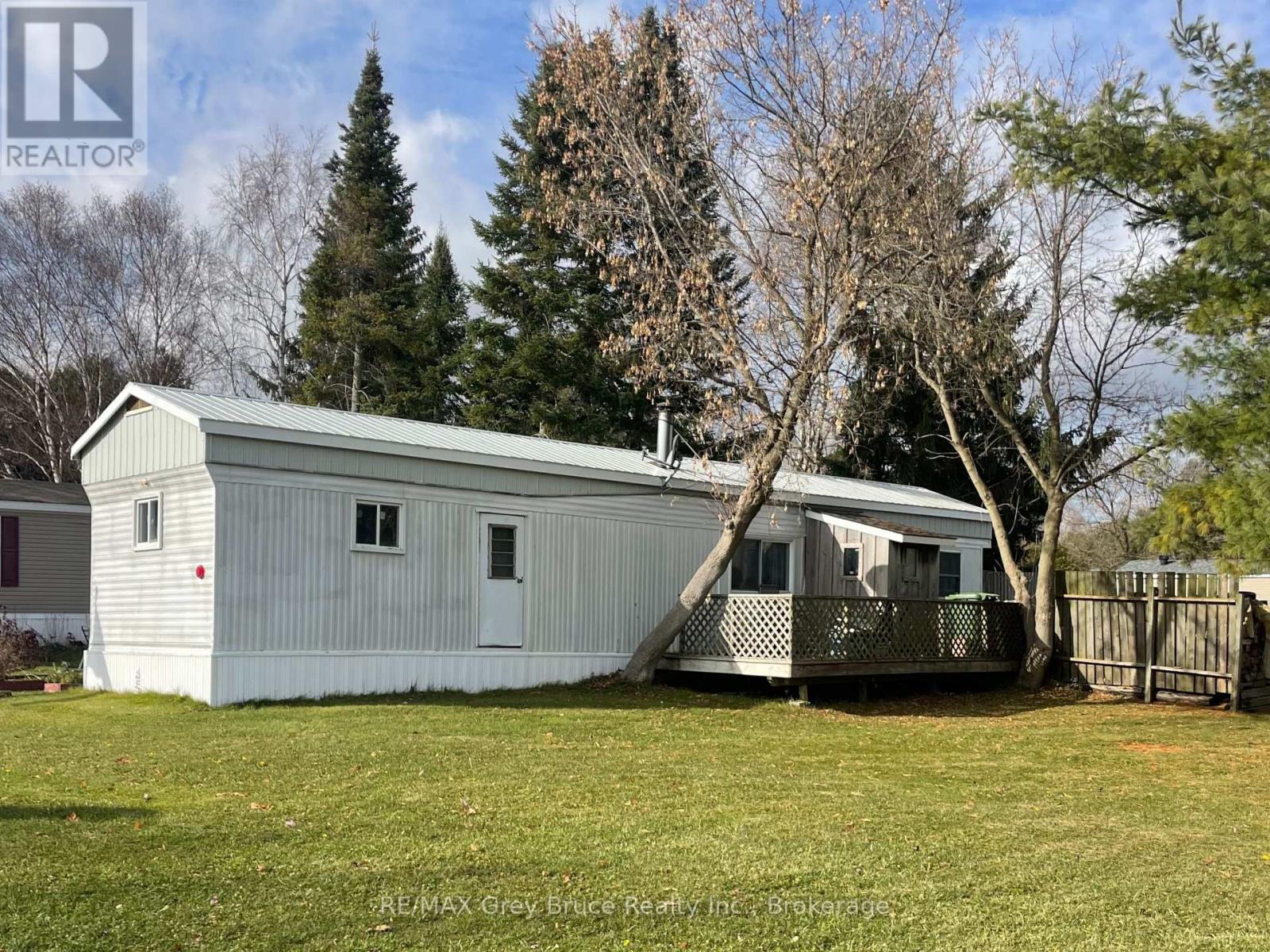 102 Grace Street W, Georgian Bluffs, Ontario  N0H 2N0 - Photo 2 - X12552168