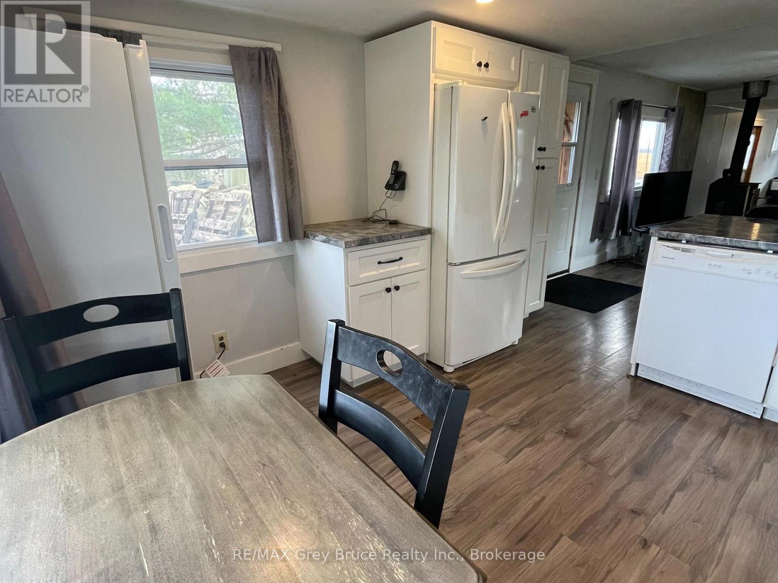 102 Grace Street W, Georgian Bluffs, Ontario  N0H 2N0 - Photo 3 - X12552168