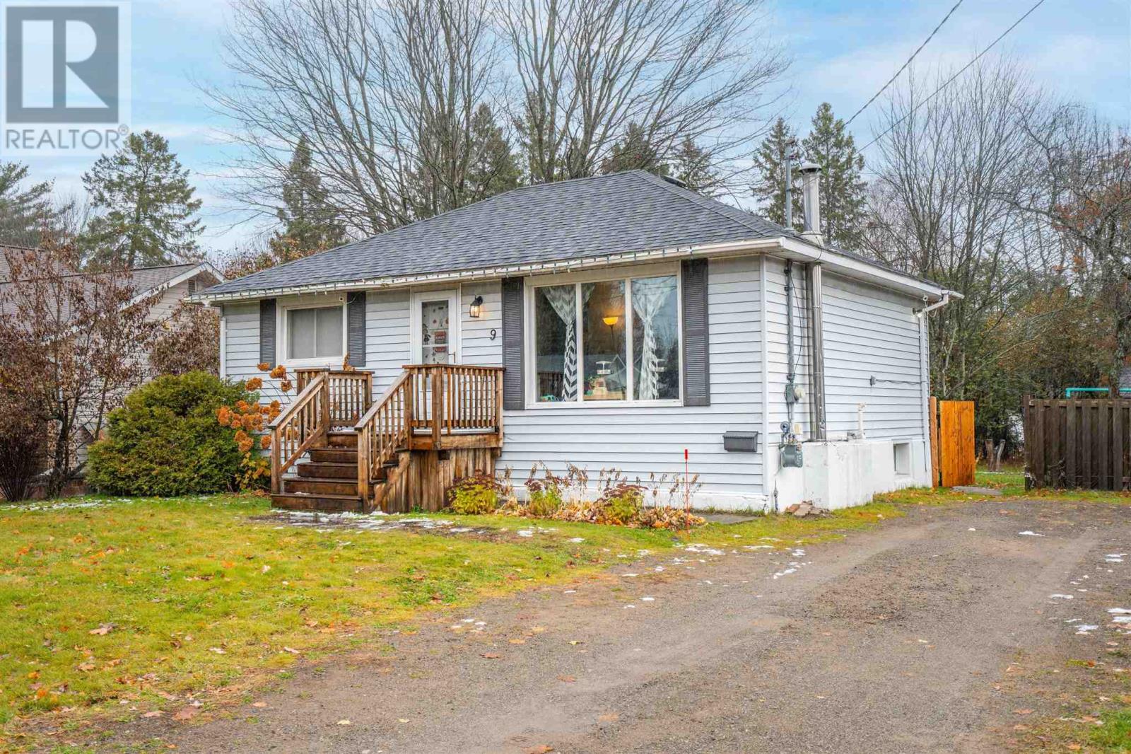 9 Market St, Sault Ste. Marie, Ontario  P6A 4S9 - Photo 1 - SM253281