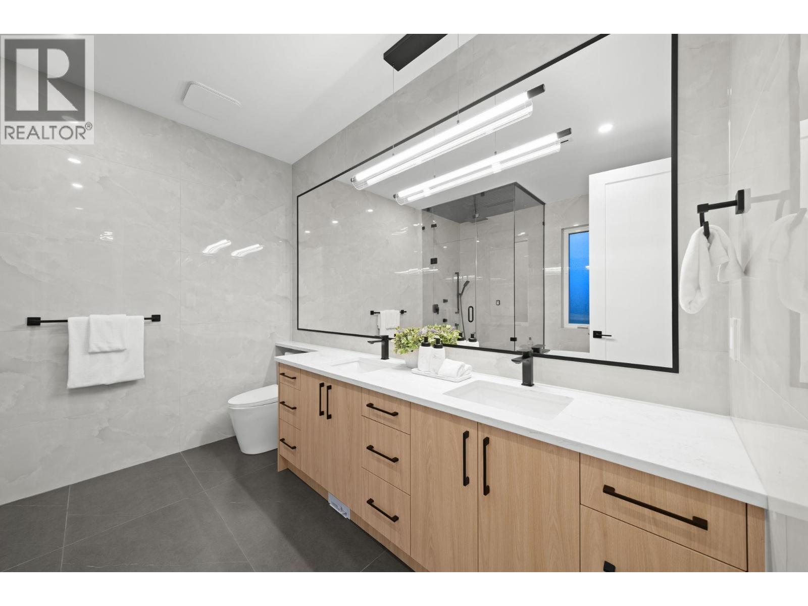 3451 Ullsmore Avenue, Richmond, British Columbia  V7C 1R9 - Photo 13 - R3067883