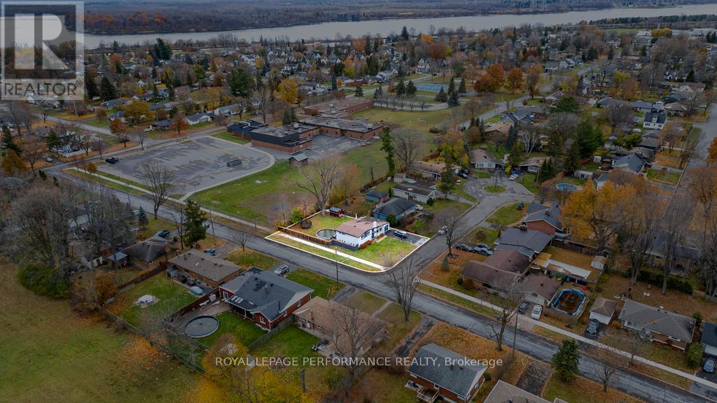 1402 Boyd Street, Cornwall, Ontario  K6J 1X1 - Photo 27 - X12552132