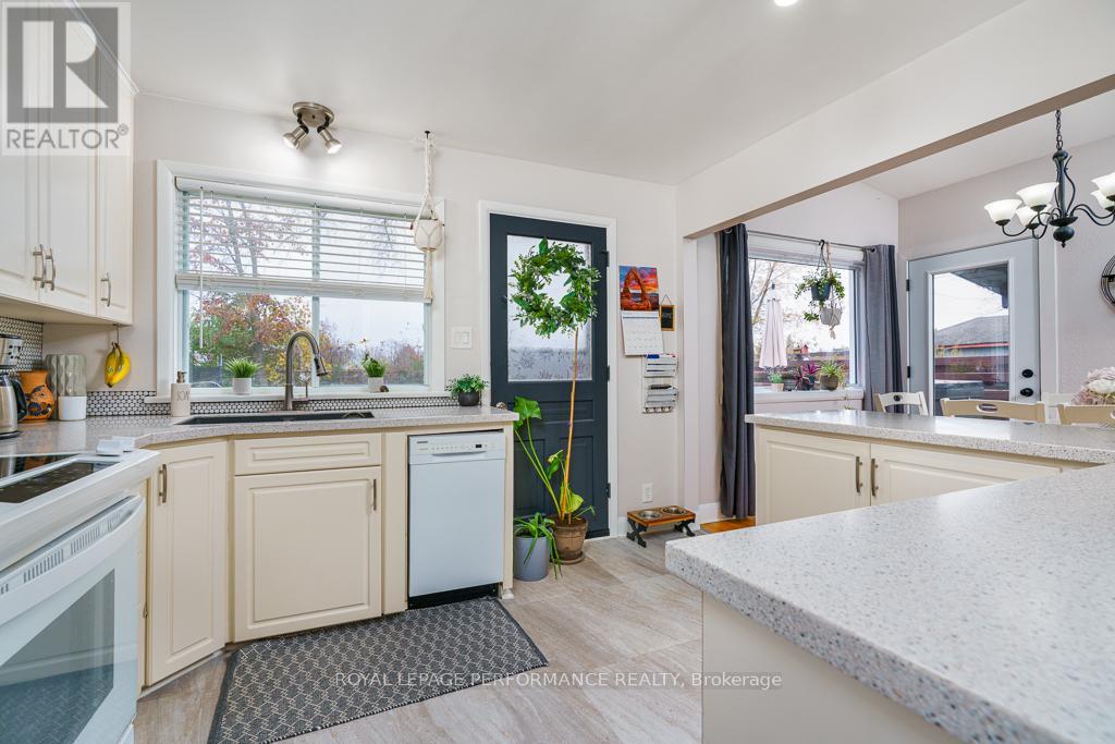 1402 Boyd Street, Cornwall, Ontario  K6J 1X1 - Photo 6 - X12552132