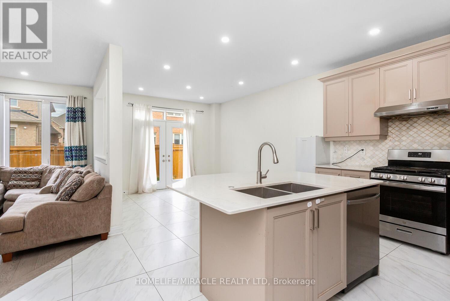 3 Farringdon Crescent, Brampton, Ontario  L7A 4Z5 - Photo 10 - W12519424