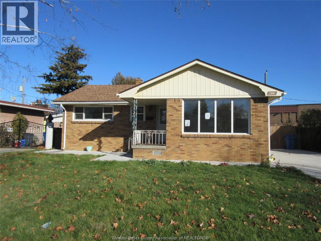 MLS# 25028989: 472 CHRISTOPHER, Windsor, Canada