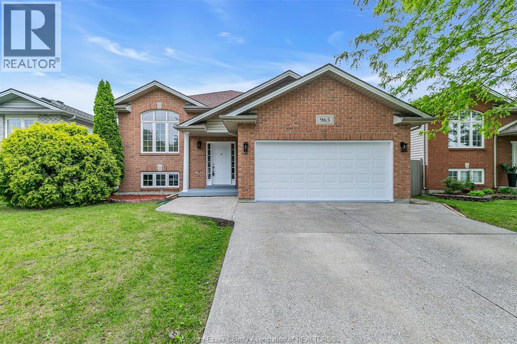 MLS# 25028985: 965 BANWELL, Windsor, Canada