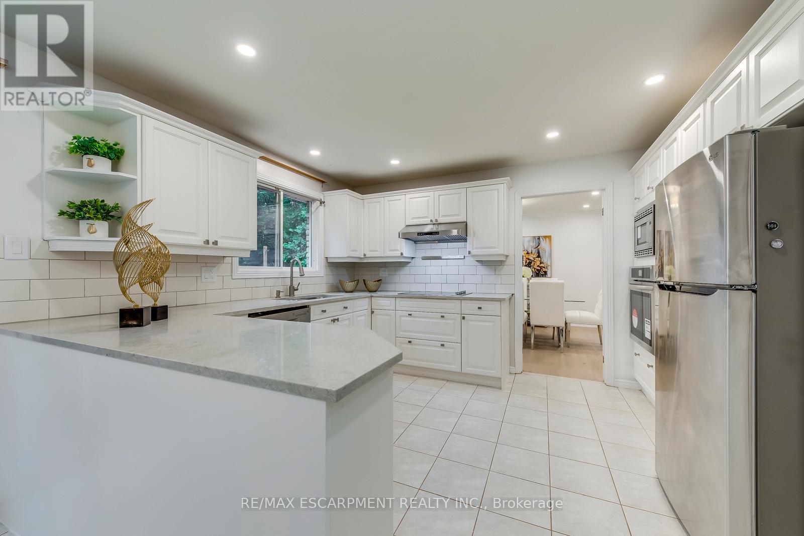 170 Cavendish Court, Oakville, Ontario  L6J 5S2 - Photo 9 - W12535390