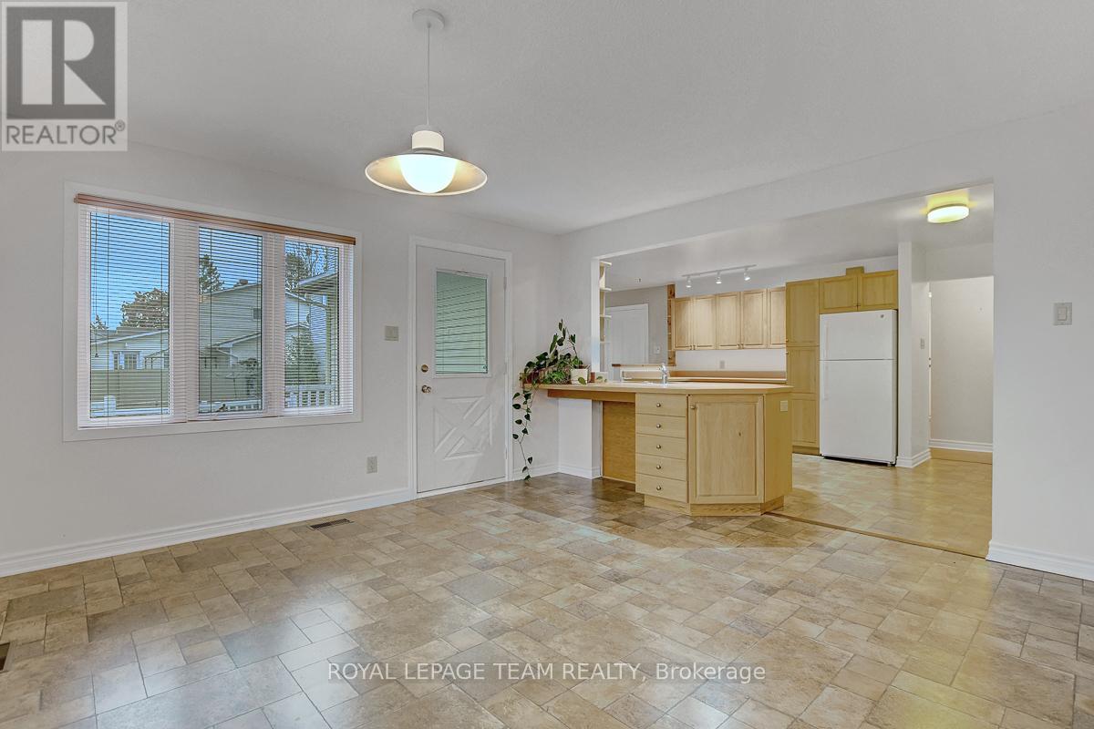 16 Barnstable Drive, Ottawa, Ontario  K2J 1Z6 - Photo 15 - X12476573