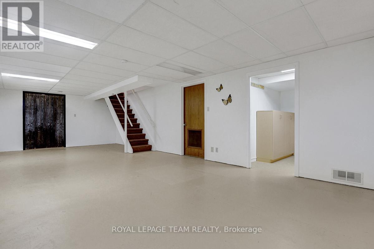 16 Barnstable Drive, Ottawa, Ontario  K2J 1Z6 - Photo 37 - X12476573