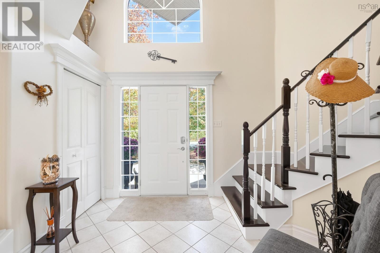 Property at 9 Haliburton Crescent image 4